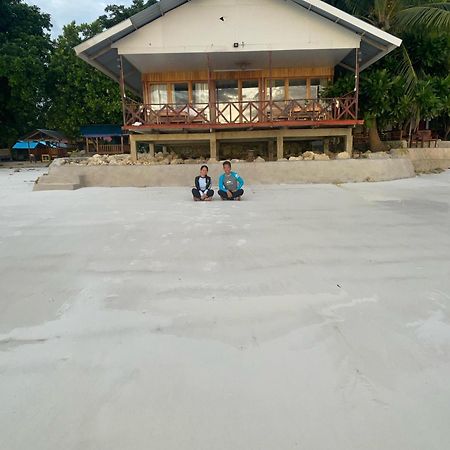 Yohana Cottage Tual Екстер'єр фото