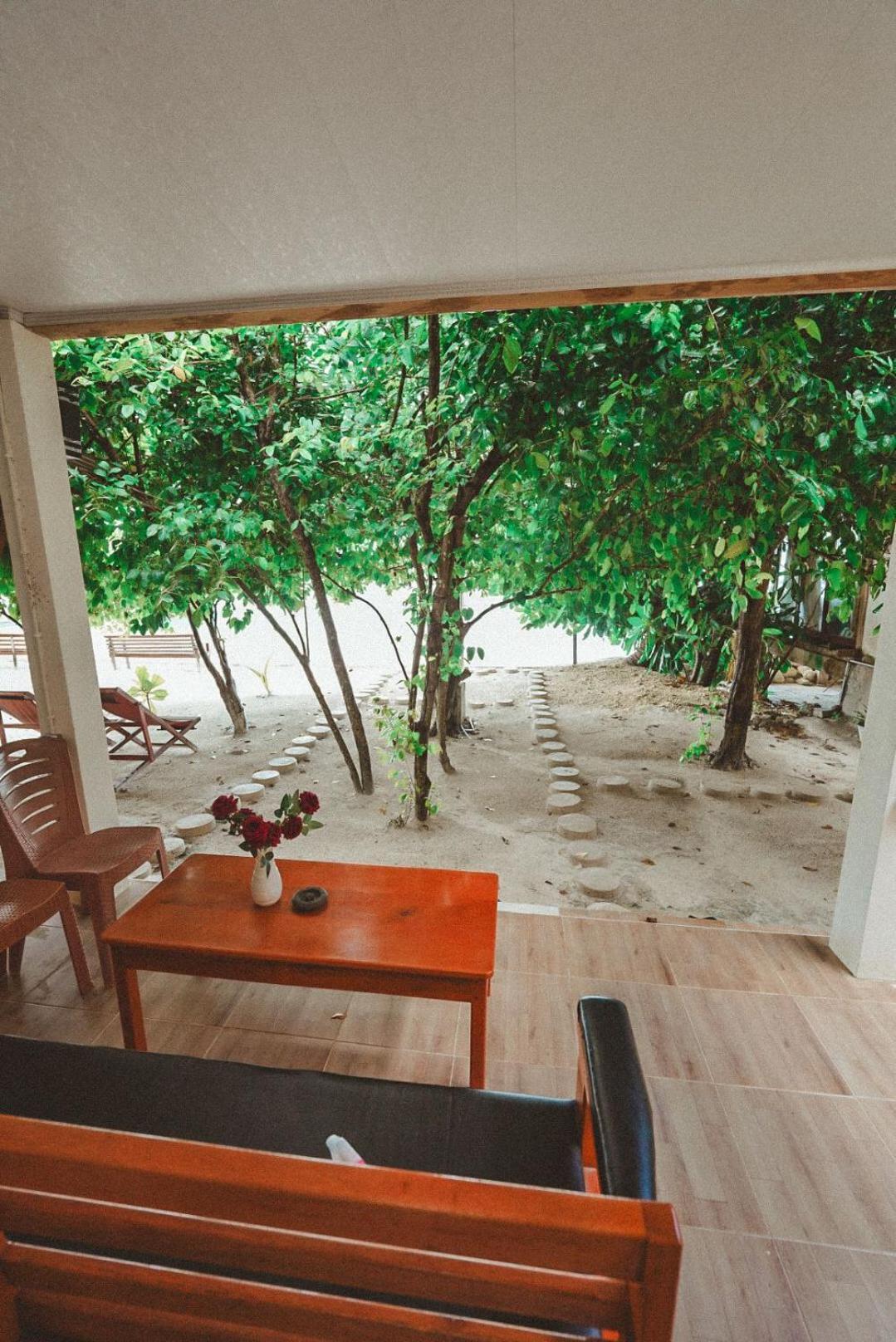 Yohana Cottage Tual Екстер'єр фото